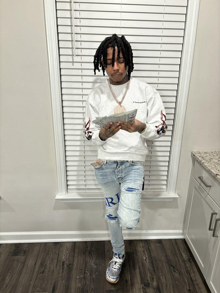 Yn_problem's tweet image. Fck twitter my money long😭👣