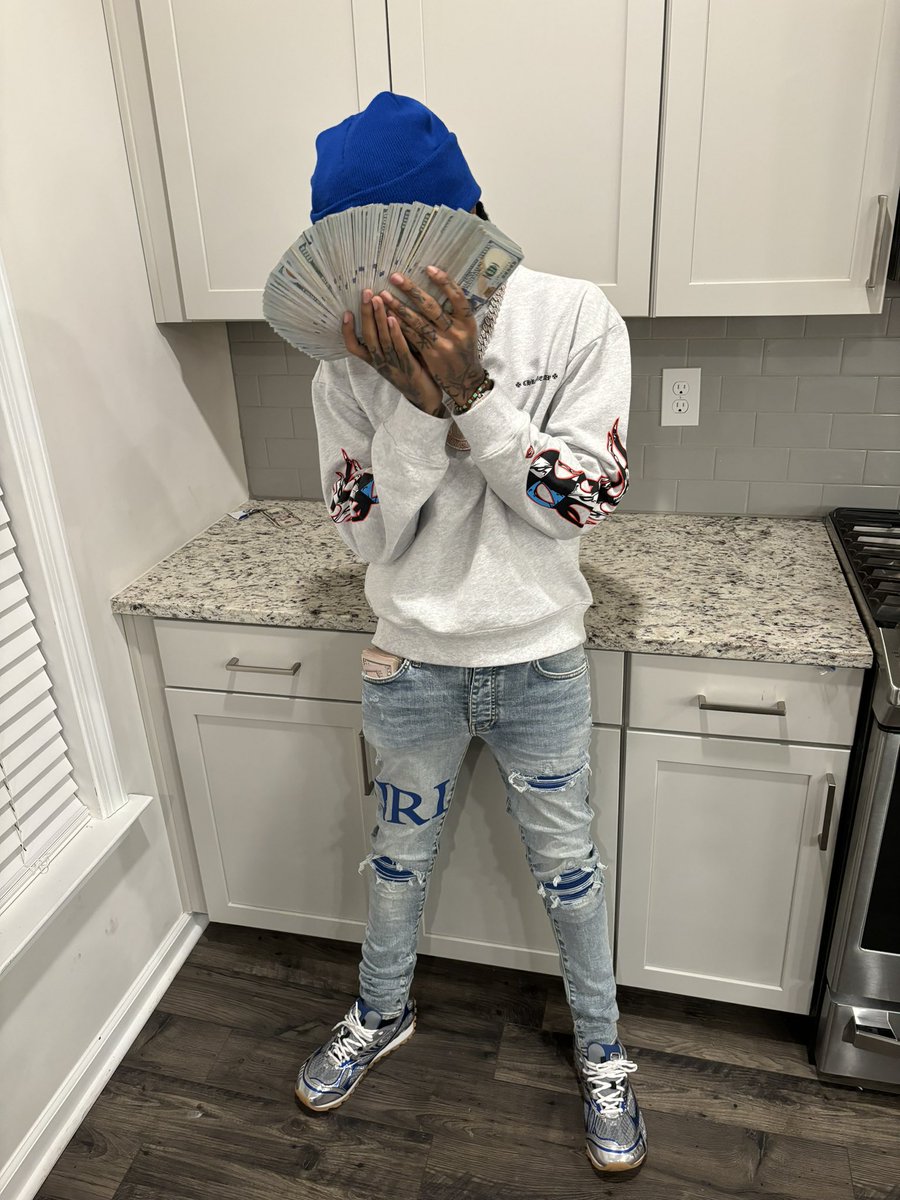 Yn_problem's tweet image. Fck twitter my money long😭👣