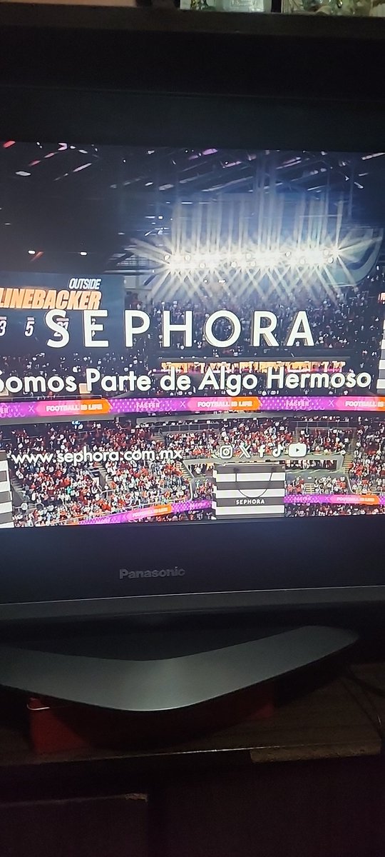 HecBadillo's tweet photo. Es La PEOR experiencia ver el #SuperBowl por #televisa, es un ABUSO la cantidad de comerciales, anuncios e imágenes con publicidad #fail 
@nflmx @nfl 
#SBenTelevisa https://t.co/Quj1VLFbRC