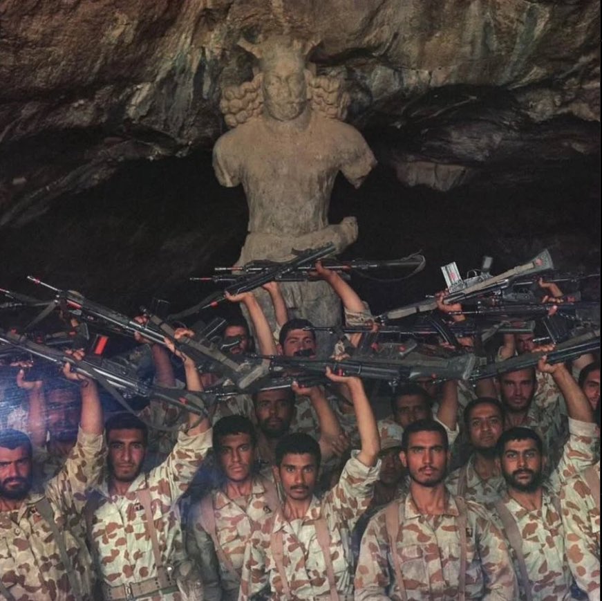 Iranian soldiers posing with the statue of Sassanian King Shapur I during the Iran-Iraq War (1980s)