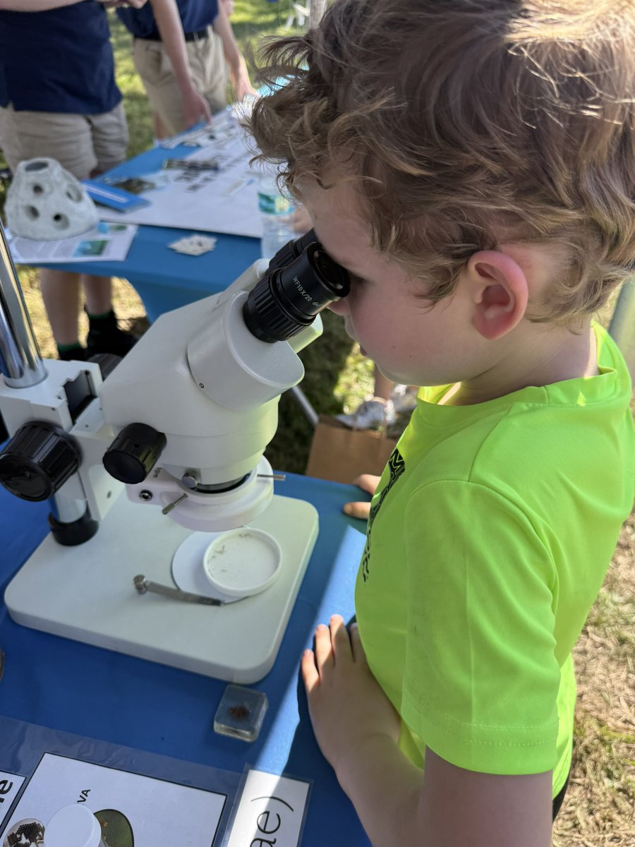 weatherbryan's tweet image. Science in the sun at the St Pete Science Festival! 😎⚛️🔭🧬🥽#supportscience #teamscience