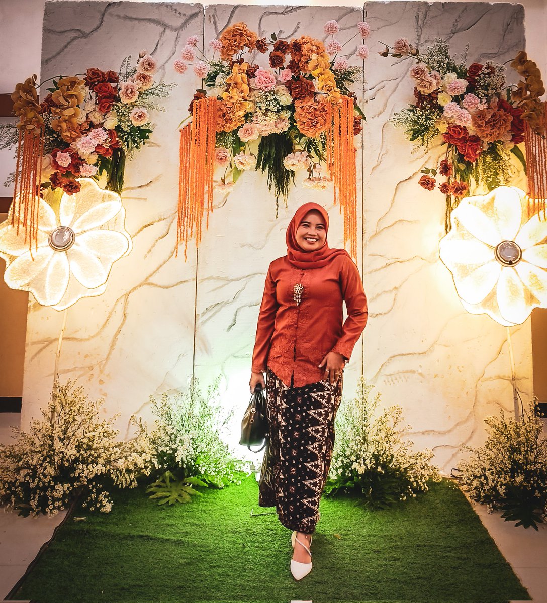 Jodoh, maut dan rejeki tidak ada yang tahu, setiap insan menjalani peran dengan skenario masing - masing yang telah ALLAH SWT tetapkan ...🥰

#ibuguru 
#ibupekerja 
#ootdkondangan