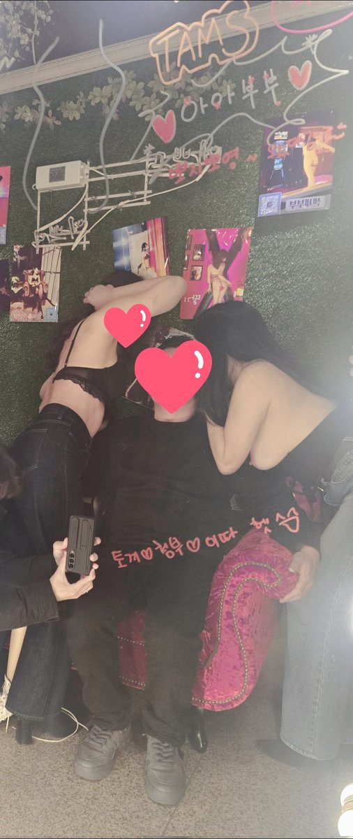 #부커만남 #부부골프
일보러간김에 겸사들렸던 탐스서 어리버리 오빠 기살려준 여신님들~^^ 고맙슴돠~ㅋㅋㅋ
처음뵌분들 또 오랜만에 뵌분들 반가웠씀.
또 뵈어요 ^^