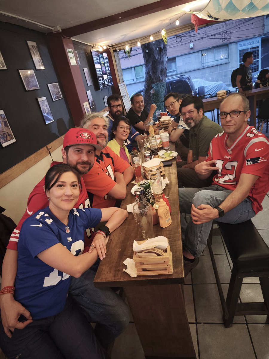 lilidaniel's tweet photo. #SBxFSMX @FOXSportsMX
🙌🏈🍻 https://t.co/a4LO1IV6SF