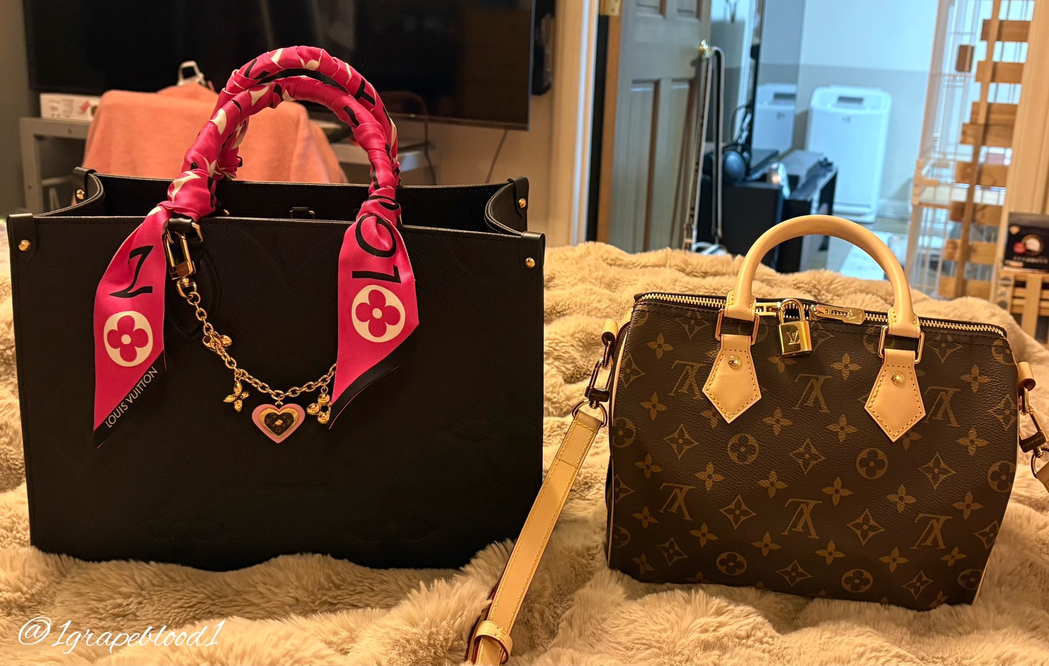 たぬきさま専用⭐️LOUIS VUITTON ルイヴィトン ルイヴィトンバンドーBB LV×草間彌生コラボ 青/白 レディース