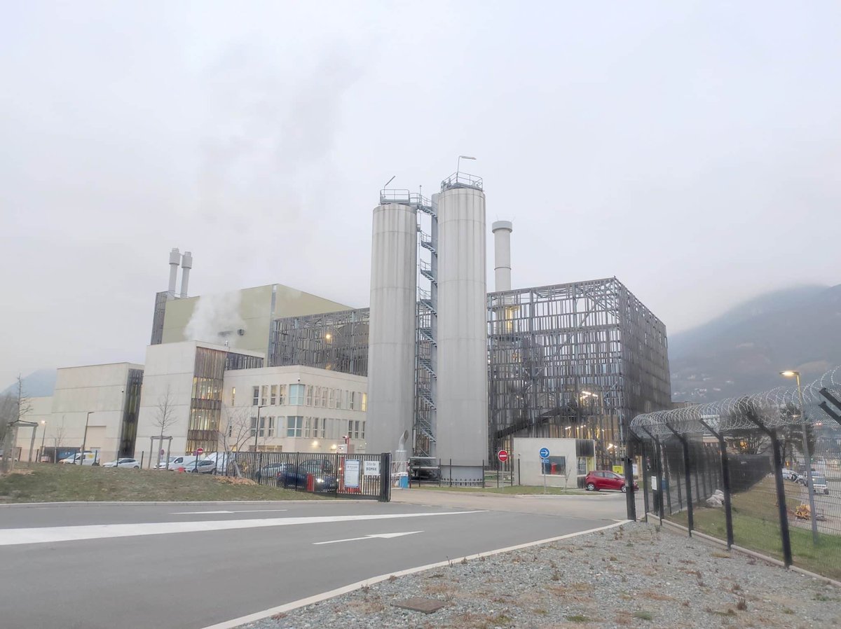 Place Gre'net (@placegrenet) on Twitter photo À l’occasion d’une visite de la centrale Biomax de Grenoble, <a href="/GrenobleAlpes/">Grenoble Alpes Métropole</a> a rappelé ses orientations à venir en matière de chauffage urbain. En l’occurrence, l’arrêt du charbon sur la Poterne, au profit de la combustion du bois B, issu de l’ameublement.
placegrenet.fr/2025/02/07/res… À l’occasion d’une visite de la centrale Biomax de Grenoble, <a href="/GrenobleAlpes/">Grenoble Alpes Métropole</a> a rappelé ses orientations à venir en matière de chauffage urbain. En l’occurrence, l’arrêt du charbon sur la Poterne, au profit de la combustion du bois B, issu de l’ameublement.
placegrenet.fr/2025/02/07/res…