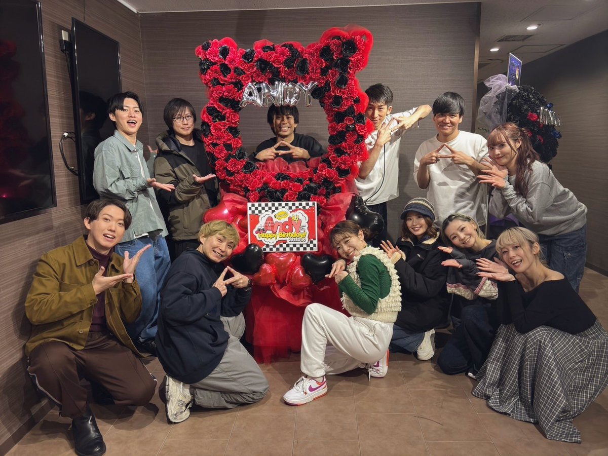 1/10
ちょうど1ヶ月前となりますが、お祝いしていただきありがとうございました！☺️✨
27歳になりました🎂
これからも、前向きに、謙虚に、人との成功を大切に！
頑張っていきます🔥