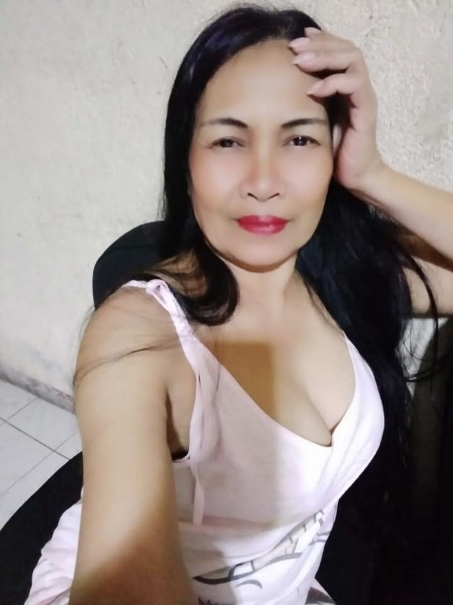 1976_dash's tweet photo. Estela Roxas 
Philippines 
Milf https://t.co/2urgkfcBG7