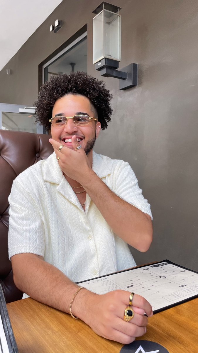 tightenupB's tweet photo. million dollar smile https://t.co/tZP6vWdgas
