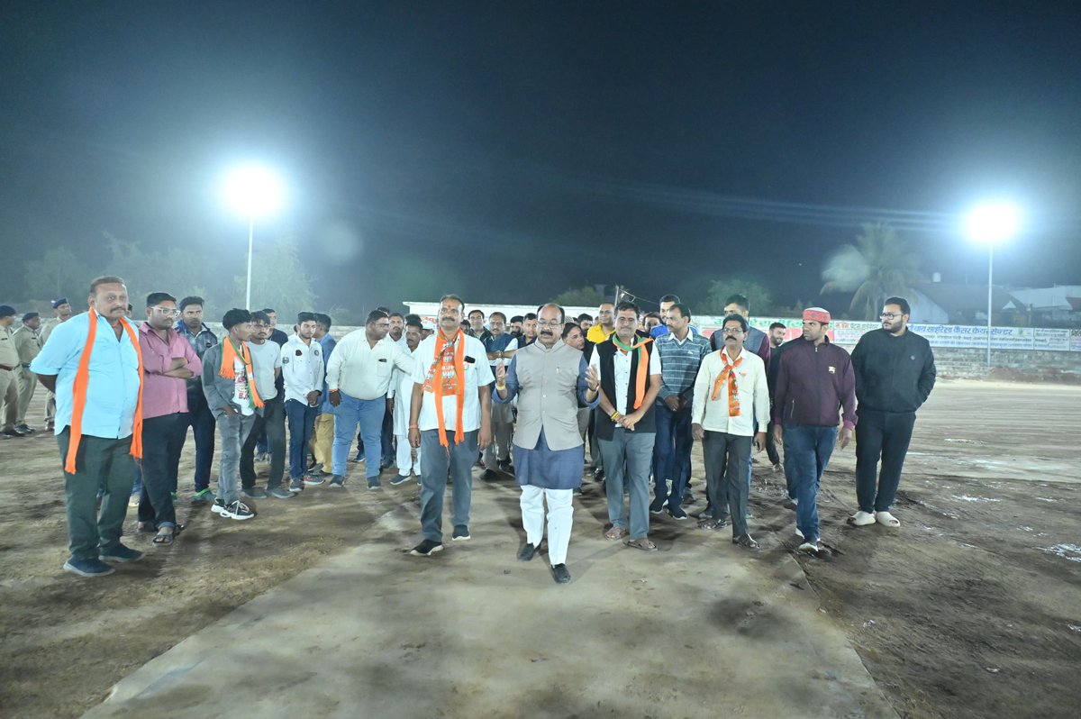 ArunSao3's tweet image. युवाओं के लिए समर्पित सुशासन सरकार
भाजपा प्रदेश में खेल कौशल एवं खेल सुविधाओं को बढ़ाने के लिए लगातार प्रयासरत है।
लोरमी के हाई स्कूल खेल मैदान में युवाओं की सुविधाओं को देखते हुए फ्लड लाईट की व्यवस्था की गई है, जिससे युवाओं को रात्रिकालीन खेल आयोजन में मदद मिलेगी।