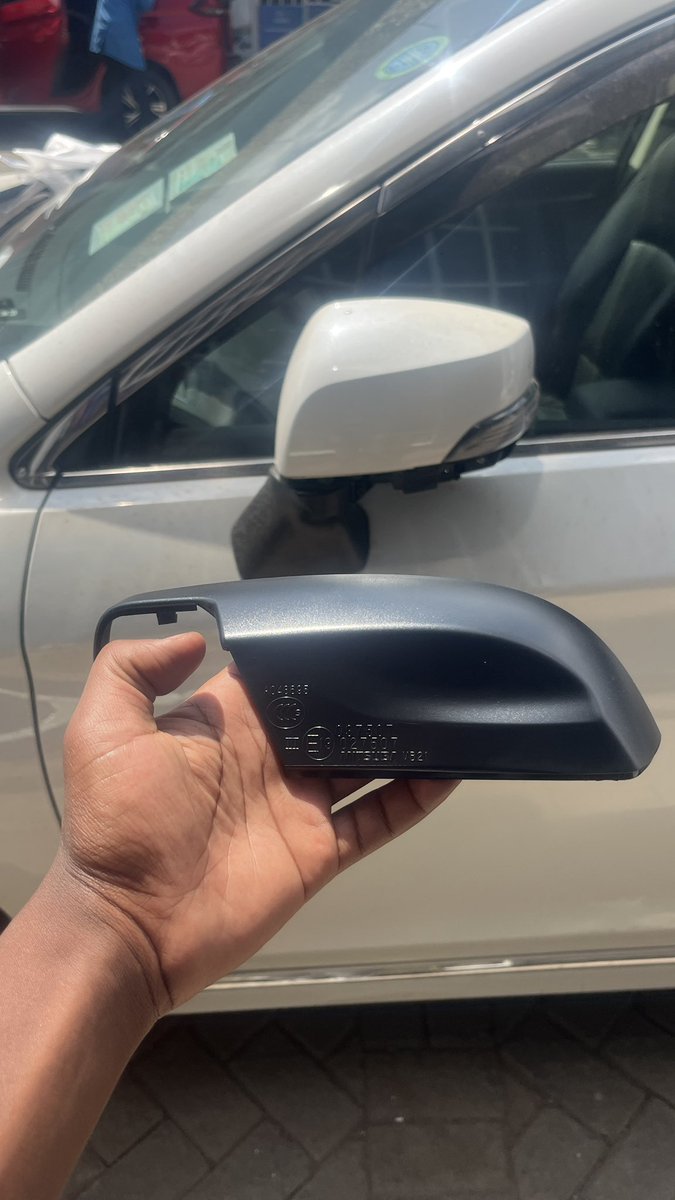 SmashAutospares's tweet photo. Genuine Subaru Legacy BN9 / BS9 side mirror cover. 
Fits Legacy / Outback 2015+ https://t.co/2NiNuH22GK