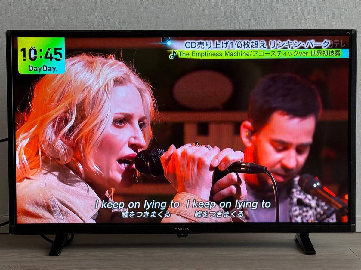 LPLive's tweet photo. Linkin Park performs “The Emptiness Machine” stripped down on DayDay in Tokyo with Emily, Mike, and Colin. https://t.co/BrmZNkTSlq
