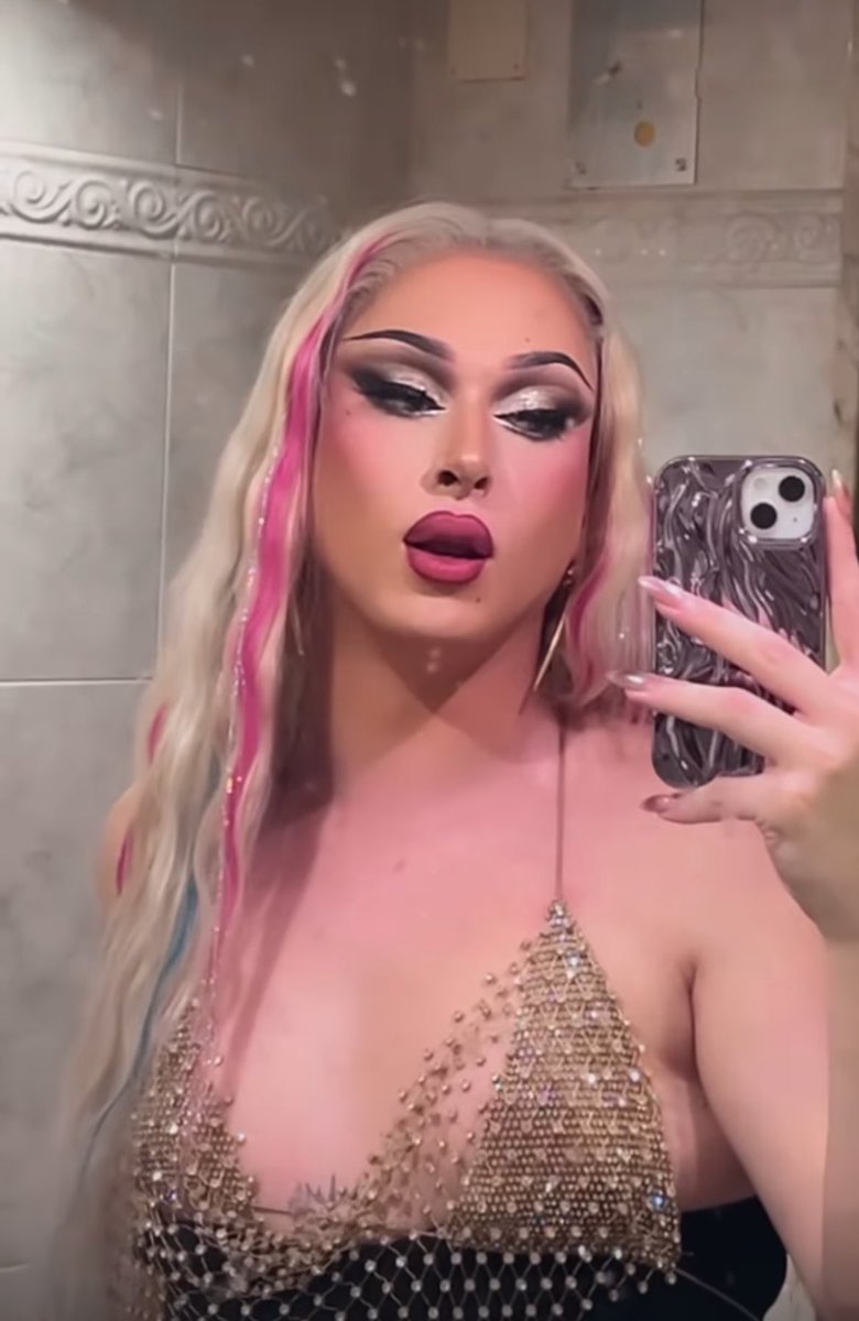 Buenas noches sólo al baño de la Holiday 🫦