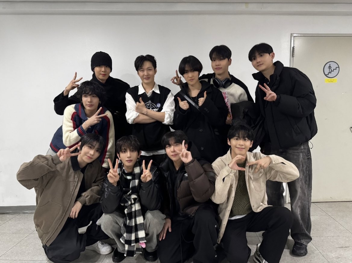 Changsub and his Groove kids, Kyungho, Joohyoung, Gijoong, Daeyun, Jeongwoo, Jaeho, Heejun, Han and Hanseo.💚

So precious.✨