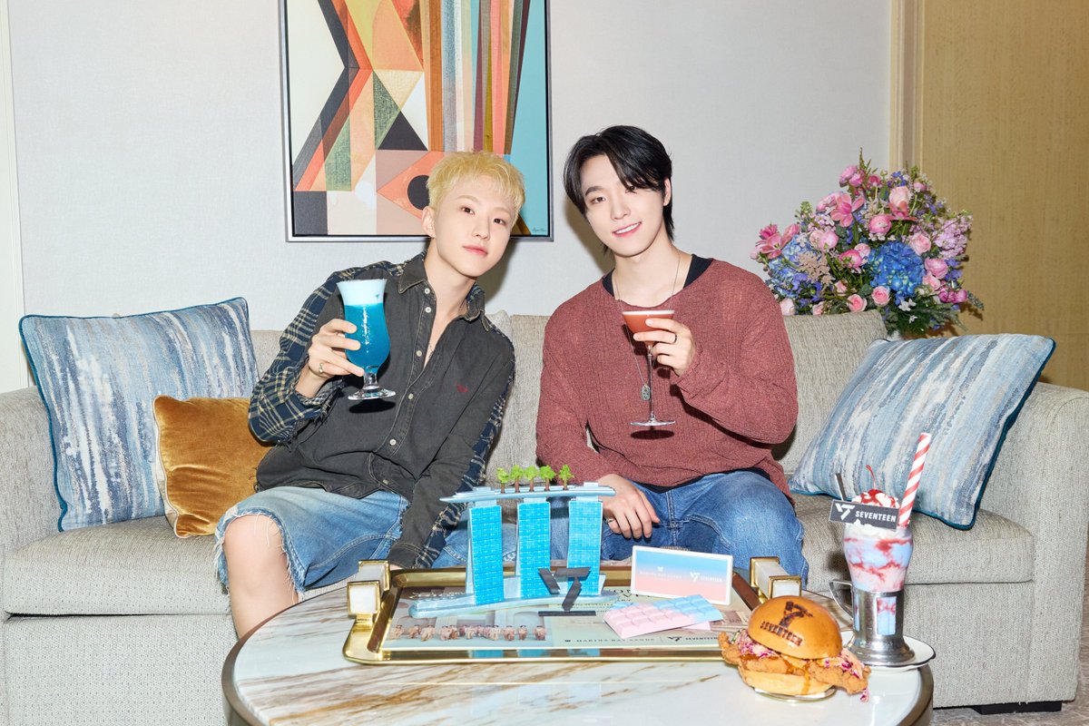#광고 HOSHI &amp; DINO in Singapore! 

<a href="/GardensbytheBay/">gardensbythebay</a> <a href="/marinabaysands/">Marina Bay Sands</a>
#SEVENTEEN #세븐틴
#VisitSingapore #PassionMadePossible
#싱가포르 #싱가포르여행