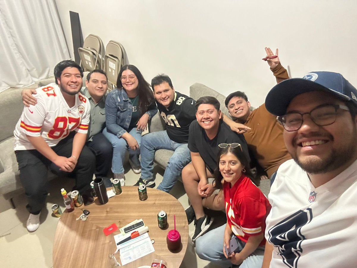 alondravmr's tweet photo. #SuperBowl #SBEnTelevisa #Saltillo #SuperBowl2025 https://t.co/t0E03JCGgy