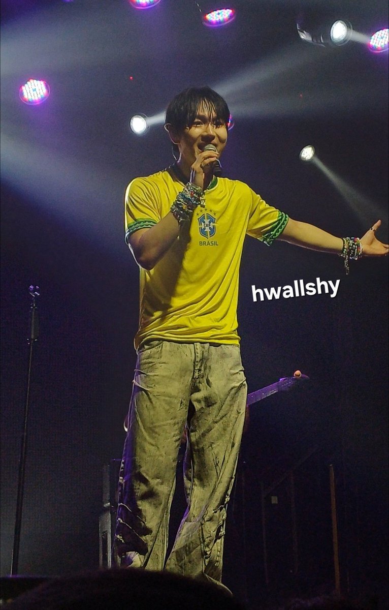 kino com a blusa do brasil 🇧🇷

#KinoNoBrasil
#KINO #키노 <a href="/nakedxproud/">NAKED</a>
#PENTAGON #펜타곤 <a href="/CUBE_PTG/">PENTAGON·펜타곤</a>