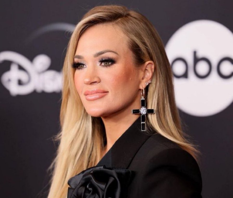 IanJaeger29's tweet photo. Carrie Underwood should have performed the Super Bowl Halftime Show. https://t.co/NVlfxJSE4p