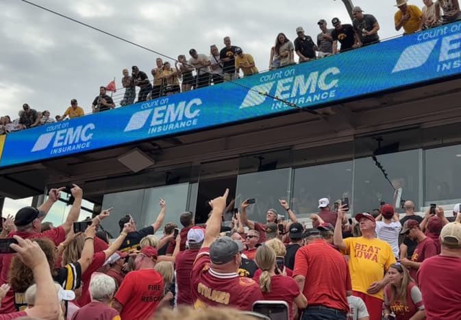 Jtexas123's tweet photo. @MikeReinders @buffys They were actually giving the finger to the other teams fans above 😂 https://t.co/MMaHiixvqZ