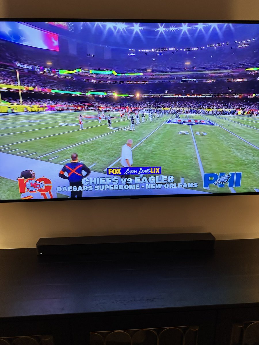 IanOliver83's tweet image. You mean this was an option and you went with the unfinished one??
#SuperBowl #scorebug