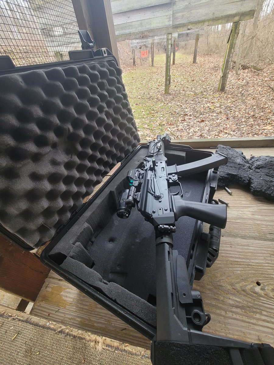 edc76239's tweet image. My baby runs like butter @KalashnikovUSA #KP9 #RangeDay #SundayGunday What are you running at the range? Share your range day below.
