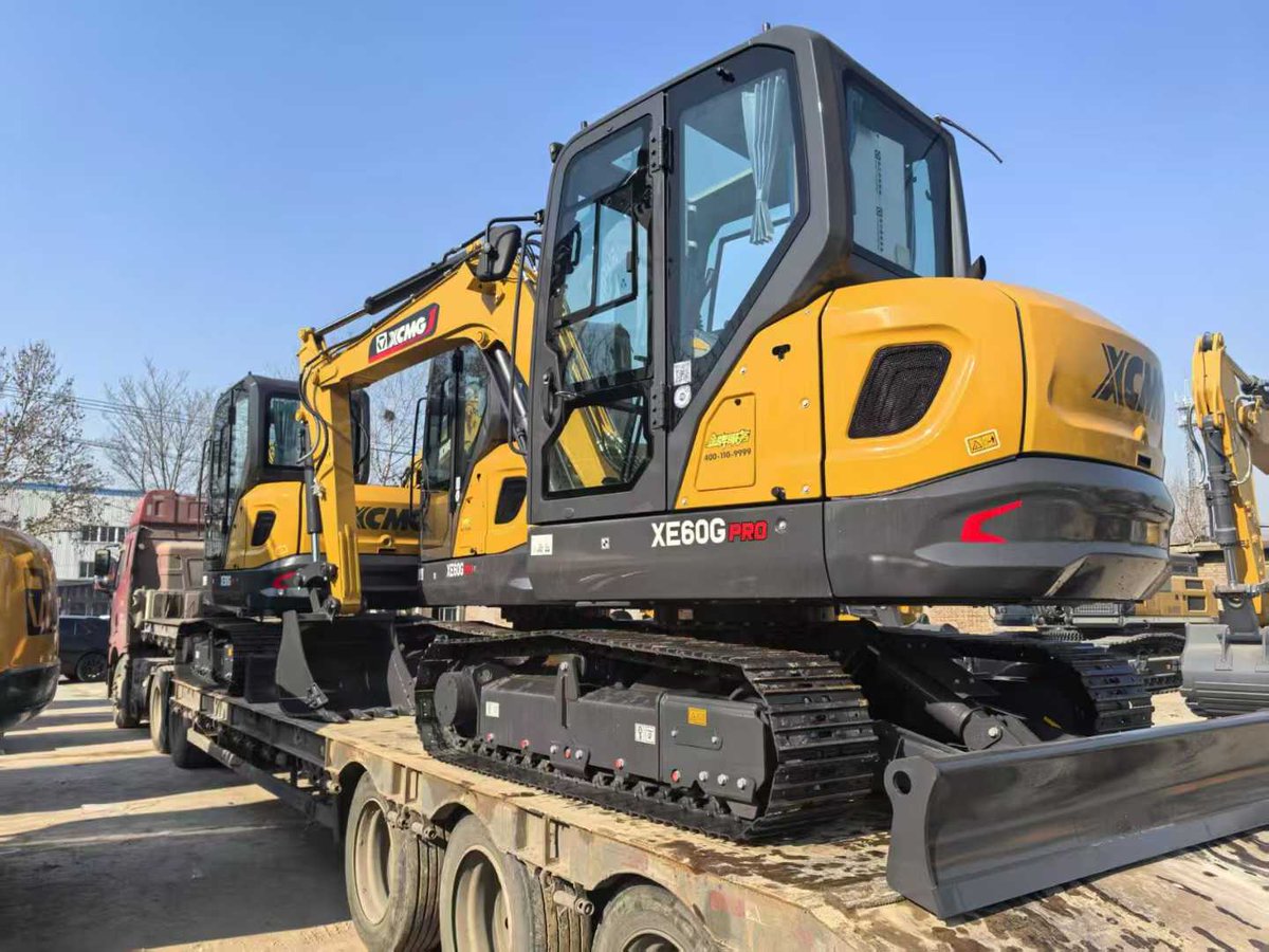 LeenaLi9998's tweet photo. Factories have been shipping construction machinery for export since the Chinese New Year https://t.co/yPxStmEABx