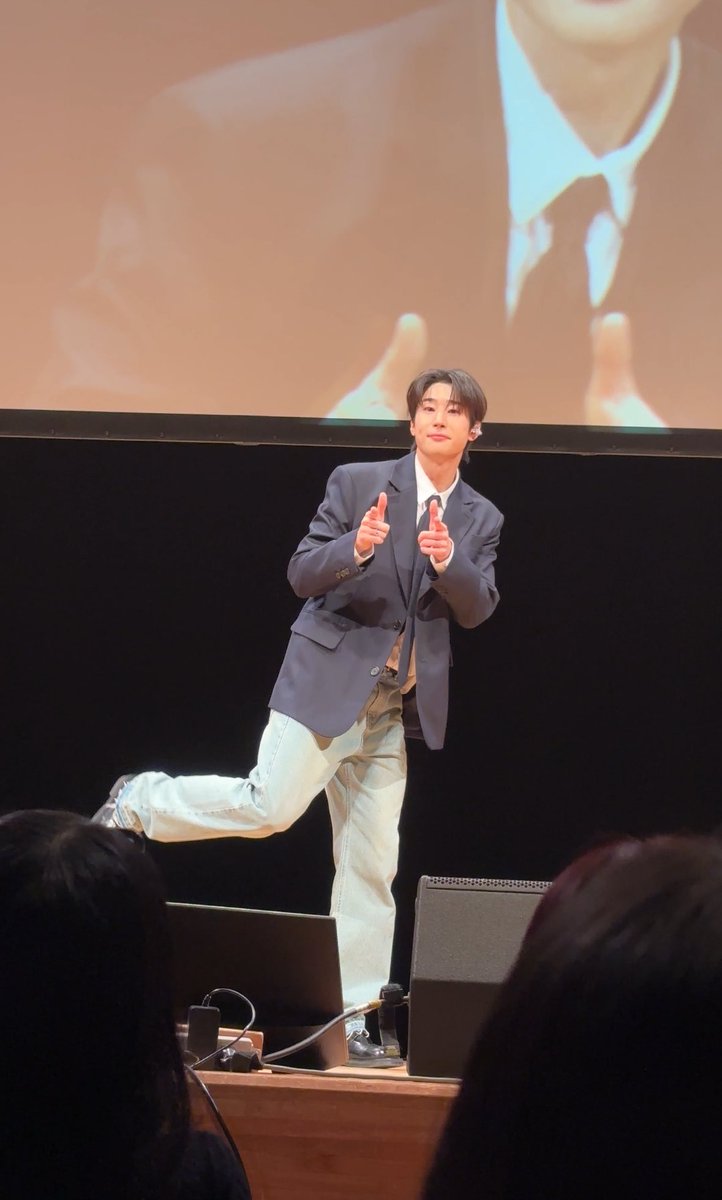 ru__thxsw's tweet photo. 実はスンウに会いに行ってました🥹
かなり前の方の真ん中っていう中々に良い席で超楽しかった🎀
久しぶりに高揚感に浸れた〜🪄ྀི
またビクトンのオタ活したいт  ̫ т https://t.co/2LmXmgGowd