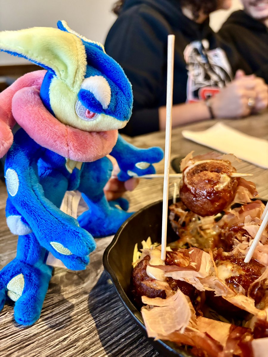 GrenShinobi's tweet photo. Secured Milk Tea!#pokemontcg #pokemon#greninja#nintendo#gamefreak#plush#pokemoncompany#pokemoncommunity#japan#nippon#takoyaki#hotpot#personalblog#milktea#boba#watertype#kalos #ポケモン#ゲッコウガ#日本#photography#pokemoncenter#pokemonxandy#pokemonxy#ashketchum#satoshi#pokemongo https://t.co/Y0exJyouqN