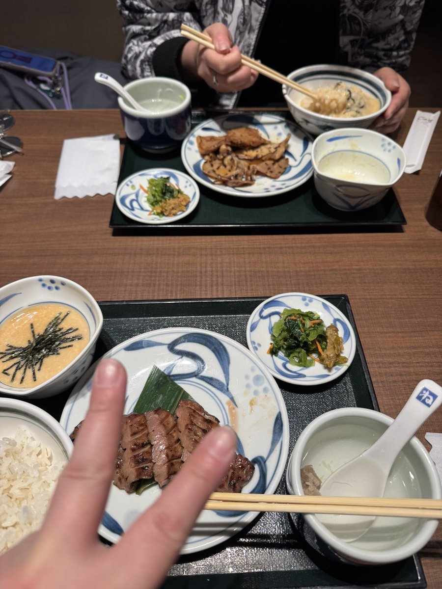suzurog's tweet photo. おハヨー
さくぞちゃんとねぎし
今日は原宿に日田ショップ見に行く https://t.co/iMMuWPGBhm