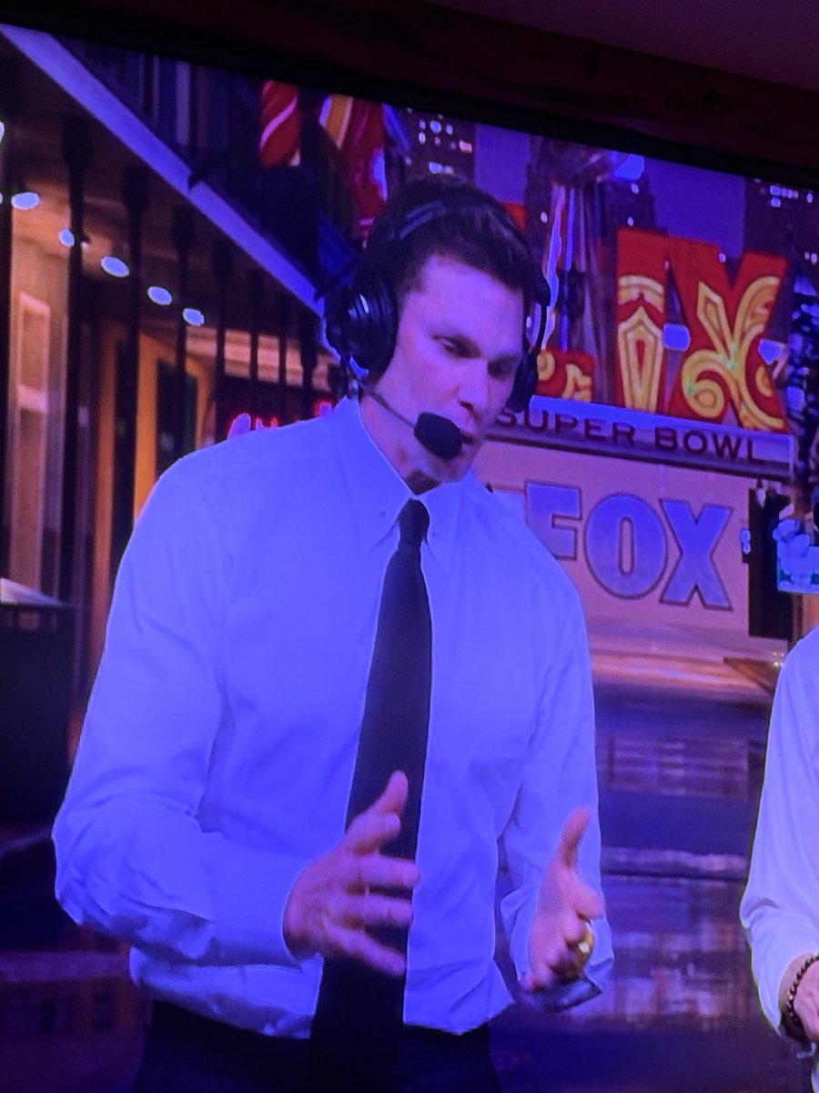 .⁦<a href="/FOXSports/">FOX Sports</a>⁩ figure out a microphone that doesn’t block his pretty face