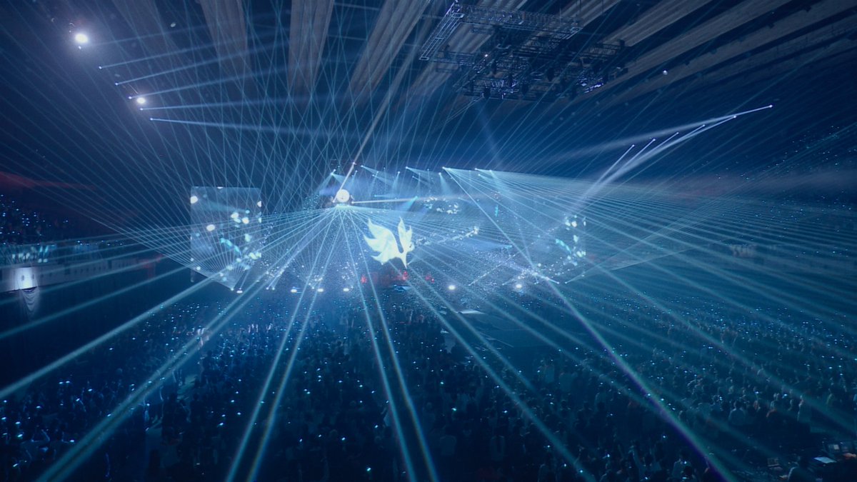 本日23:50に「Voyager,flyby」のライブ映像をプレミア公開します