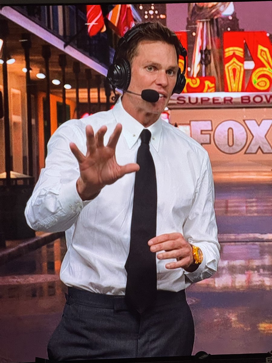 RamiElghandour's tweet photo. Tom Brady needs some help:
Tie knot too small
Tie too long past the belt line
Poorly fitted shirt 
No belt

A fancy watch can’t make up for this many fashion faux pas https://t.co/4uEm6bMNKN