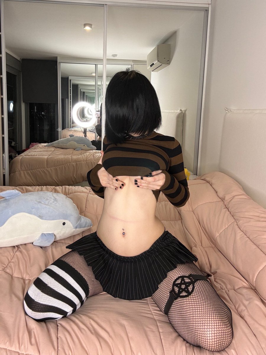 nicoleponyxo's tweet photo. who want me https://t.co/g8RsaoIKGF