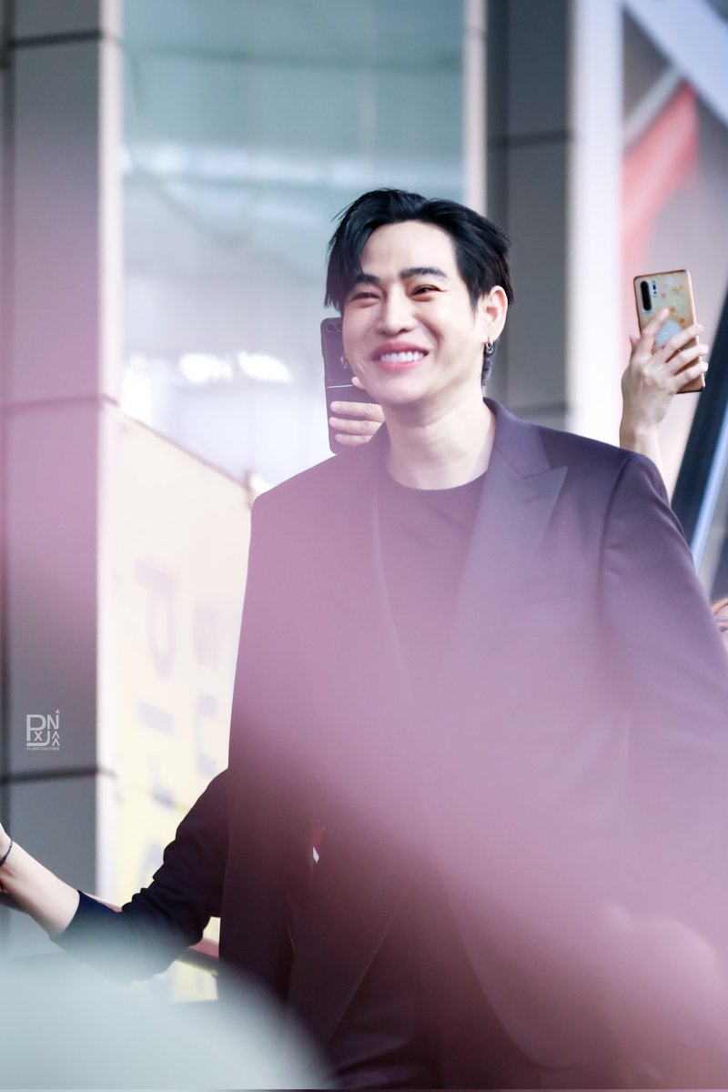 PLXNTogether's tweet photo. ชอบตอนที่พี่เค้ายิ้มๆ ยิ้มจนตาหยี 
น่ารักไปหมด ใจเหลวสุดๆ 🫠🫠🫠

รวมรูปแพรบบ แบบว่าน่าร๊ากกกกก
#PLxNTogetherPT https://t.co/a70wcsxVR7