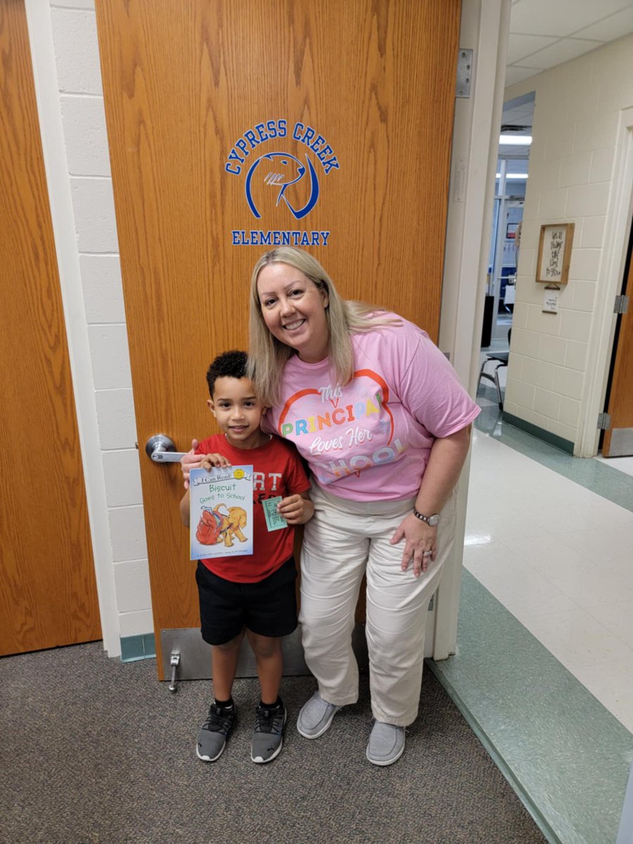 We are so proud of these Kinder Biscuit readers! Mrs. Kania loves hearing these young learners grow in their reading skills. Keep up the great work, little Otters!

#OtterSuccess #VCSSuccess #VCSFamily #VCSTogether #ottersmatter #EmpoweringExcellence