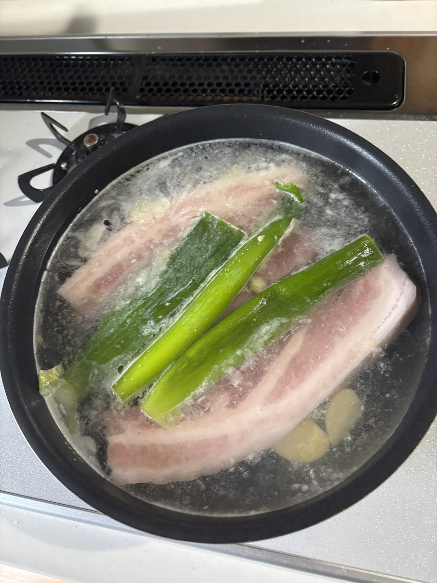LetgoASunshineD's tweet photo. こんにちは~
寒い中お疲れさまです
今日私はお休みです

夕食の『ポッサム』仕込んでる🐷
🧄🍚🥢

今週もまだまだ寒いですが
笑顔の一週間を過ごして下さいね~😊🖐️ https://t.co/GJTCEXTJsA