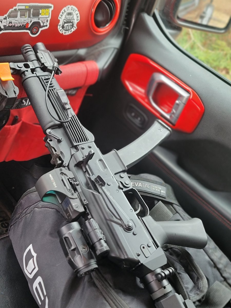 edc76239's tweet image. #sundayfunday #RangeDay @KalashnikovUSA #KP9 #jeepgladiatornation #jeepgladiator