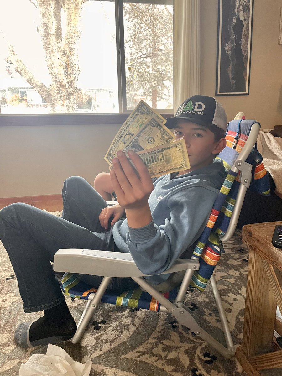 frecklesAPD's tweet photo. @bitseason @drabtshirt @matt_valdez 
Nachos + wings + squares…sorry guys, the best square the kids would let us buy back (at 150%) was 2/2 😂 https://t.co/mLjla9Sx9r