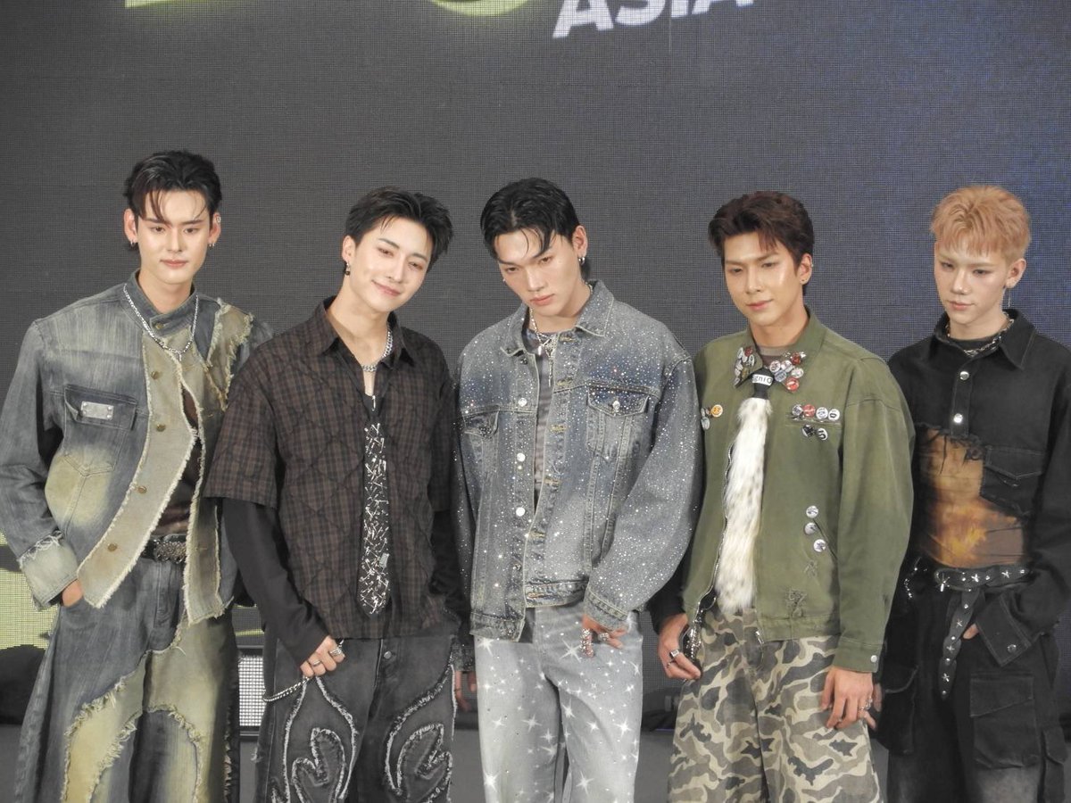 hicreammm's tweet photo. หล่อออเดอะไทม์ แฮนซั่มออเดอะไทม์ #PERSES_TH https://t.co/0aULAJp7l2