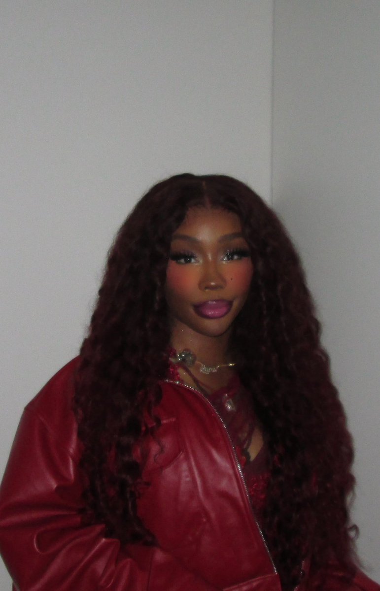 paintedbyesthr's tweet image. Makeup by me on SZAA AT THE SUPERBOWL AHH🇺🇸💓💓💓💓💓