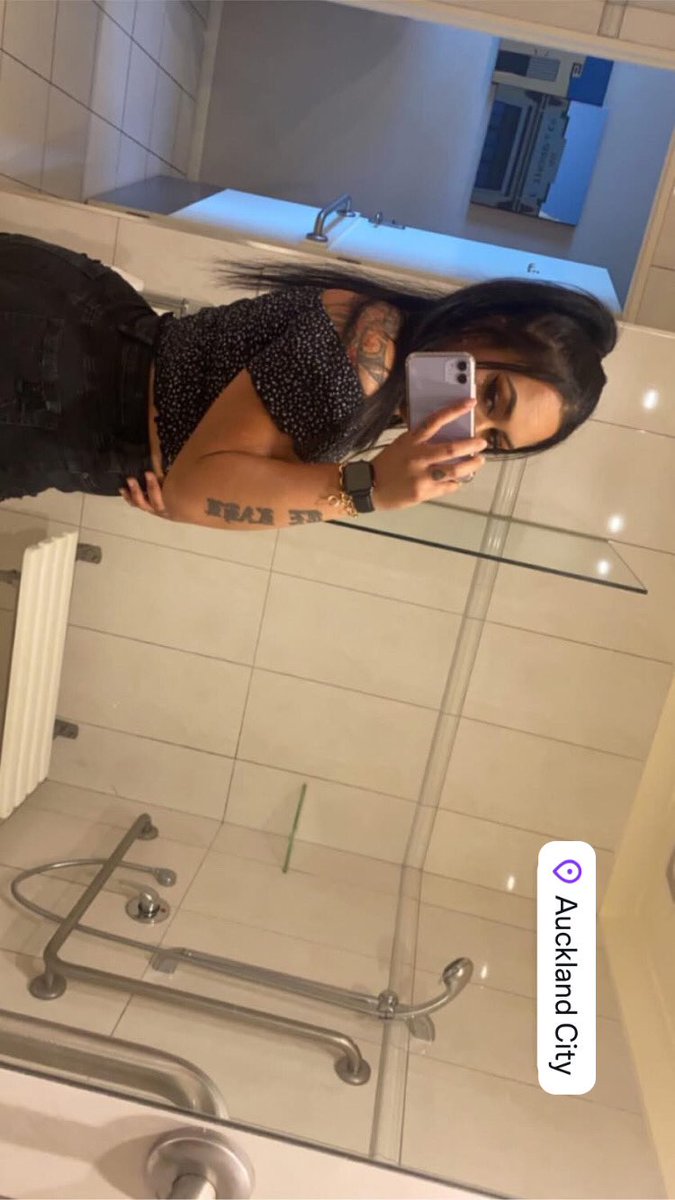 AnaheraMet10730's tweet photo. Come watch me in the bathroom daddy 🎥😩 https://t.co/l7vhp8O1QD