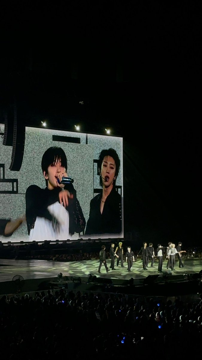 lalanolimit's tweet photo. THIS DUO IS VERY RARE AND WILL BECOME A LEGEND 

#SEVENTEEN 
#SEVENTEEN_RIGHT_HERE_IN_JAKARTA 
#seventeen_world_tour_in_asia https://t.co/1lvcuBBPAq