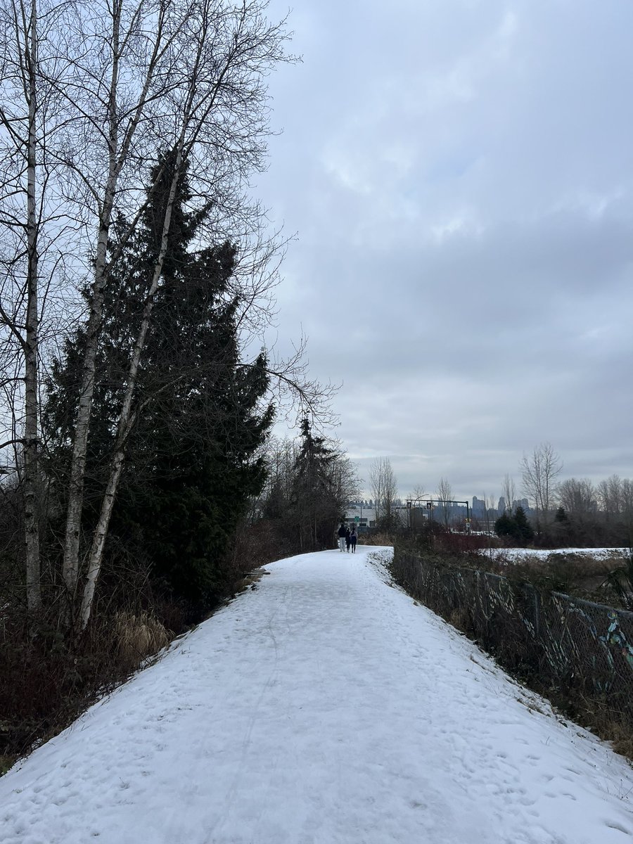 We didn’t let winter freeze 🥶 our motivation this morning! It’s all about willpower and perseverance! I am so proud of these students! 10k to 16k run ✅ 🏃‍♂️🏃🏻‍♀️🏃#VPD #Youth #RunningClub <a href="/VanPoliceFnd/">Vancouver Police Foundation</a> <a href="/VancouverPD/">Vancouver Police</a> <a href="/VPDYouth/">VPD Youth Services</a>