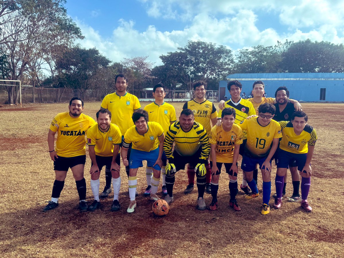AndroidesFC's tweet photo. 🤖⚽️ VIVA ANDROIDES 🤖⚽️
#futboldeverdad https://t.co/6EqmD5SBjj