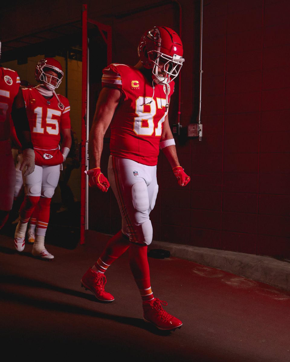 BBQChiefs's tweet photo. Proud of the Chiefs. They gave it all this season ❤️💛 https://t.co/xCLYnFgW7V