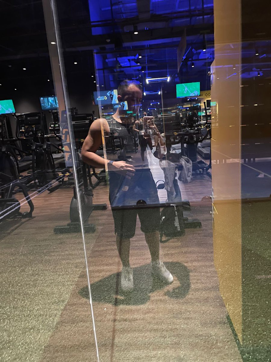 Sergio23097's tweet photo. Ya se siente el calorcito 🥵💦 #singleleongto #GymMotivation https://t.co/MHNVj8XVQM