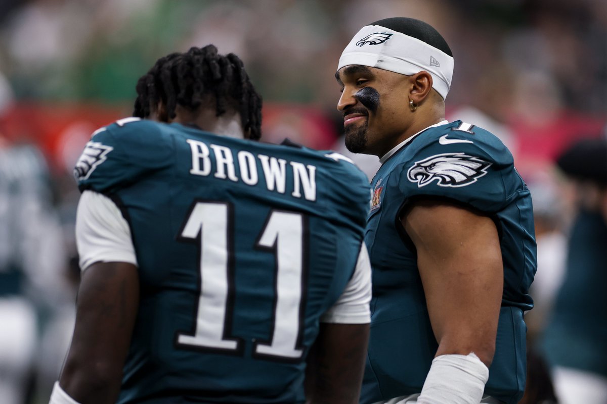 Meridianoonline's tweet photo. LOS PHILADELPHIA EAGLES SON LOS CAMPEONES DE LA NFL🍾🏆

JALEN HURTS POR FIN CONSIGUE SU PRIMER SUPER BOWL🤩🦅

#SuperBowlLIX #SBLIX por Meridiano TV | #NFLxMTV https://t.co/eevLrRwEcI