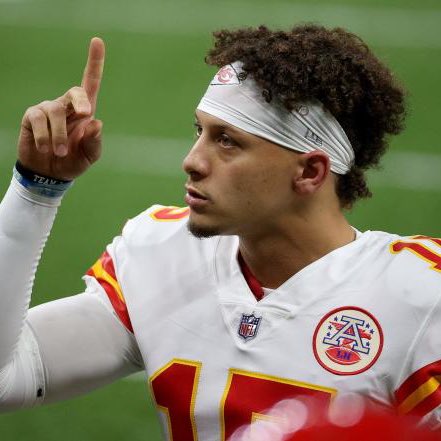 Patrick Mahomes tonight:

3 Touchdowns (All in Garbage Time)
100% Statpadding
100% Should’ve Paid Refs More
2 Interceptions 

NEVER REACHING BRADY 🥹🥹🥹