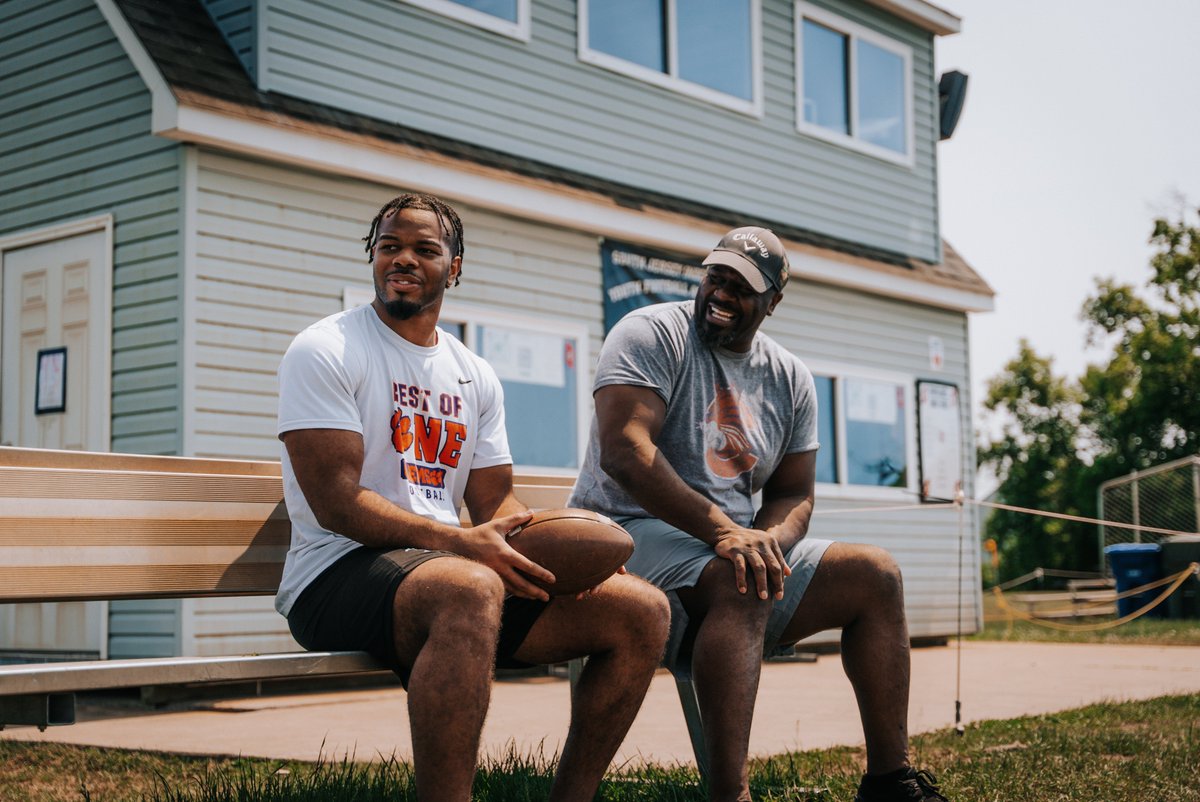 The Trotters have a Super Bowl. 🪓🥹

<a href="/JTrotter_54/">Jeremiah Trotter</a> x <a href="/TrotterJr54/">Jeremiah Trotter Jr.</a>