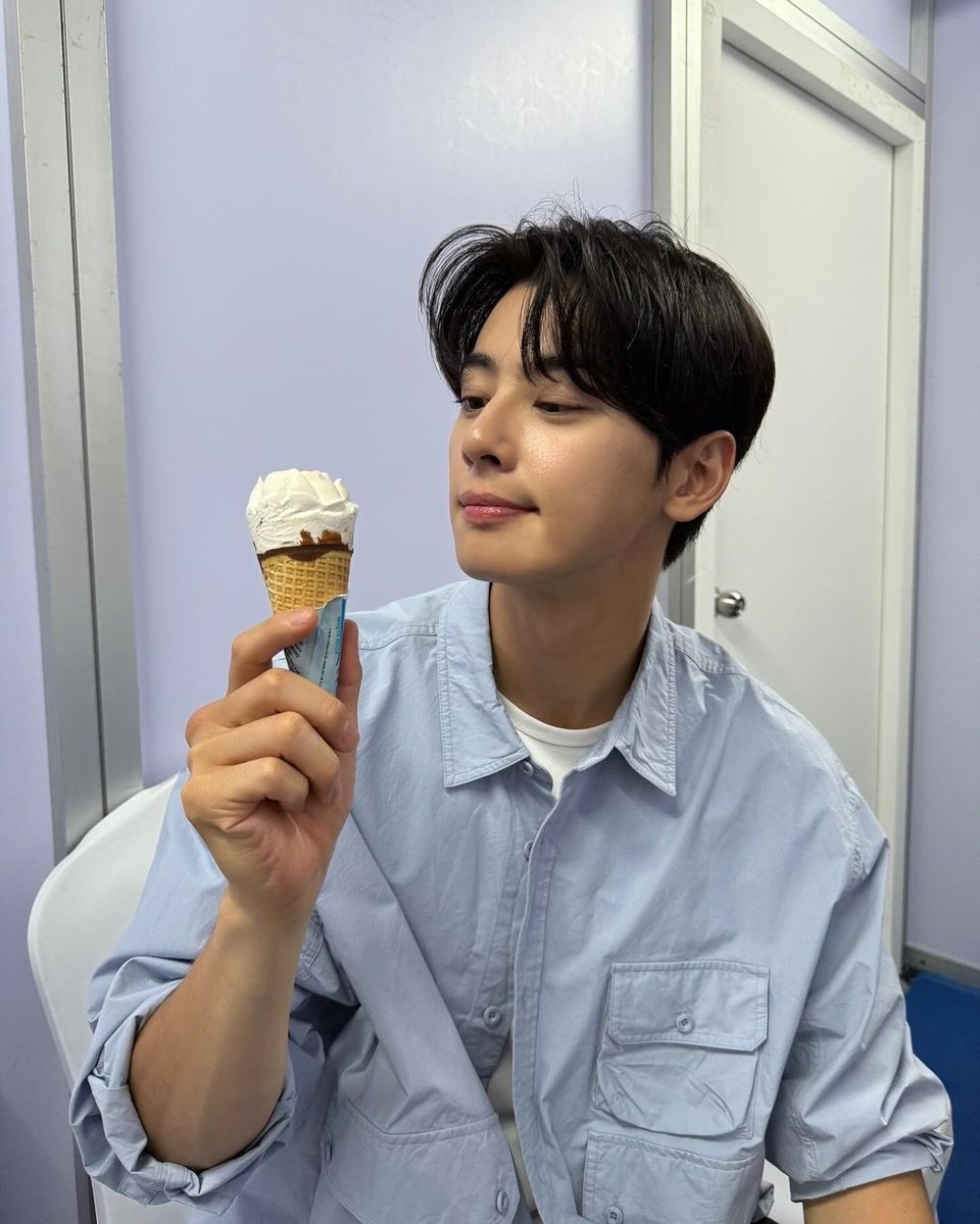 shadowmisted's tweet image. Start Monday with an ice cream cone.